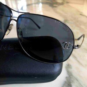 Chanel Aviator Sunglasses in Black